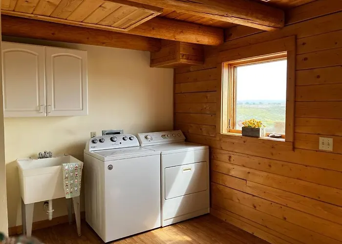Holiday home Yellowstone River! Mountain Views!